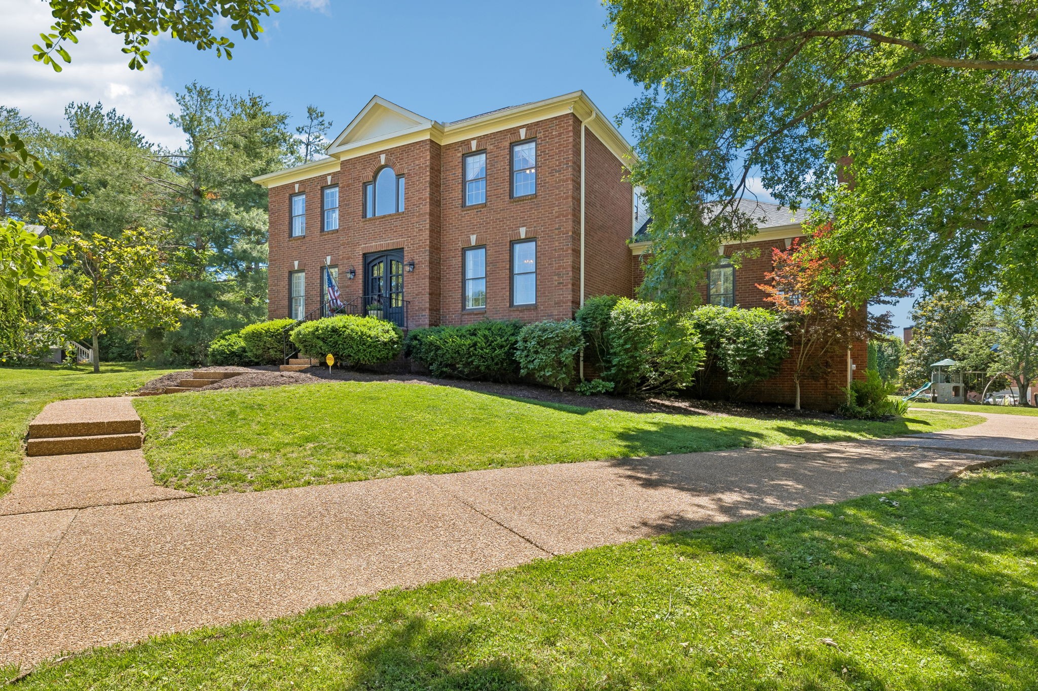911 Riverbend Road Nashville, TN 37221 - Photo 2 of 45