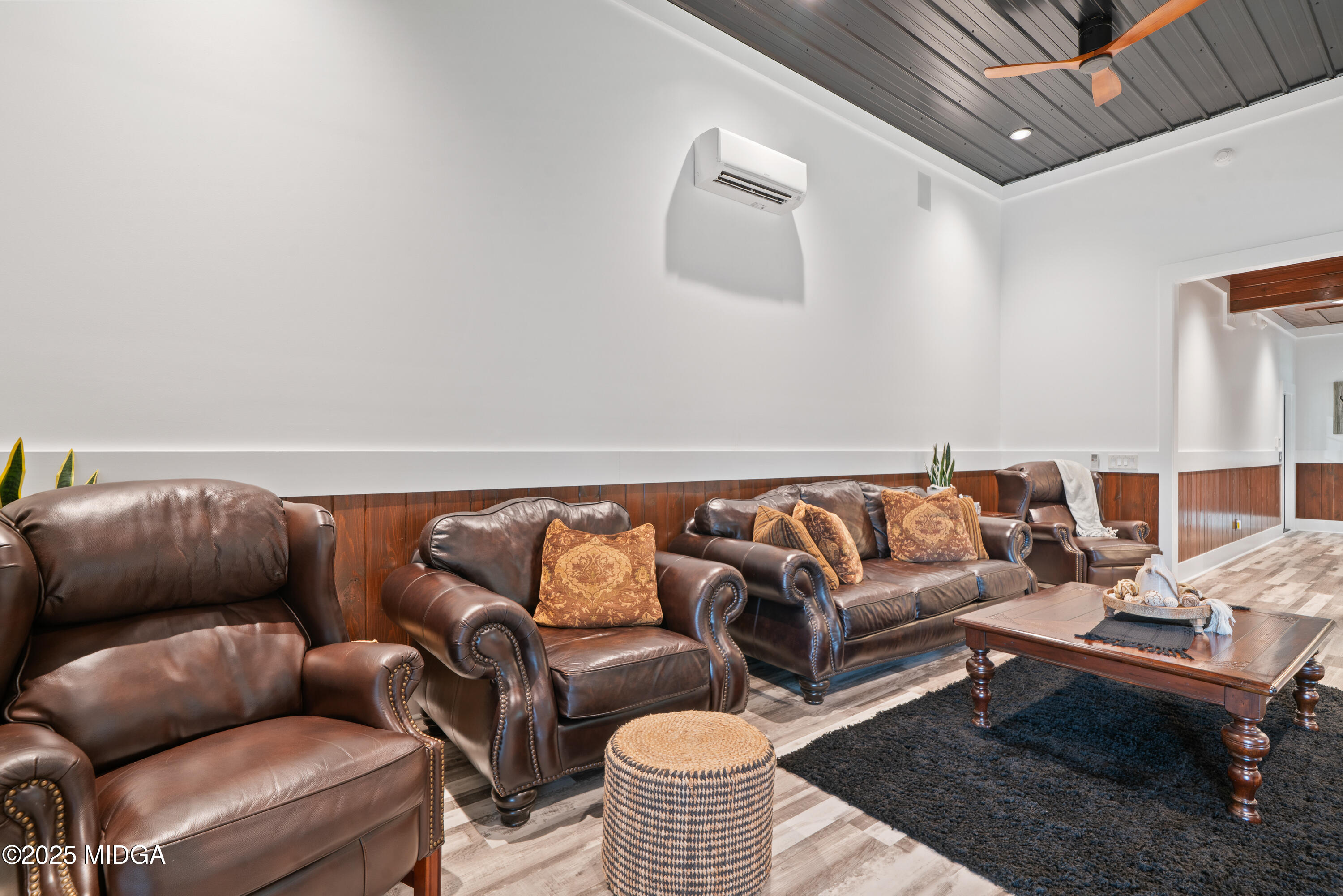 1971 Highway 49 Gray, GA 31032 - Photo 33 of 98 a living room with furniture