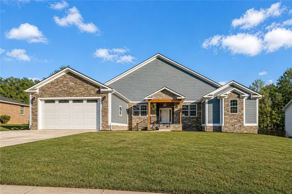 $549,900 | 303 Regency Circle, Anderson, SC 29625