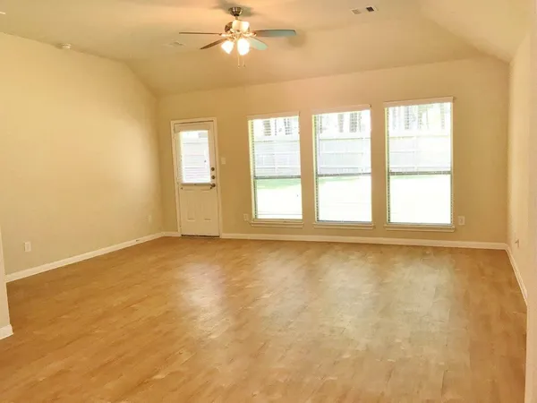 $2,050 | 13633 Hidden Valley Drive, Montgomery, TX 77356