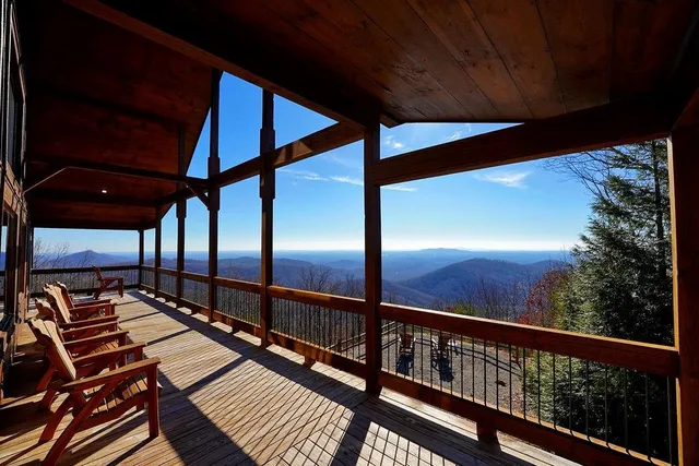 a view of an outdoor space