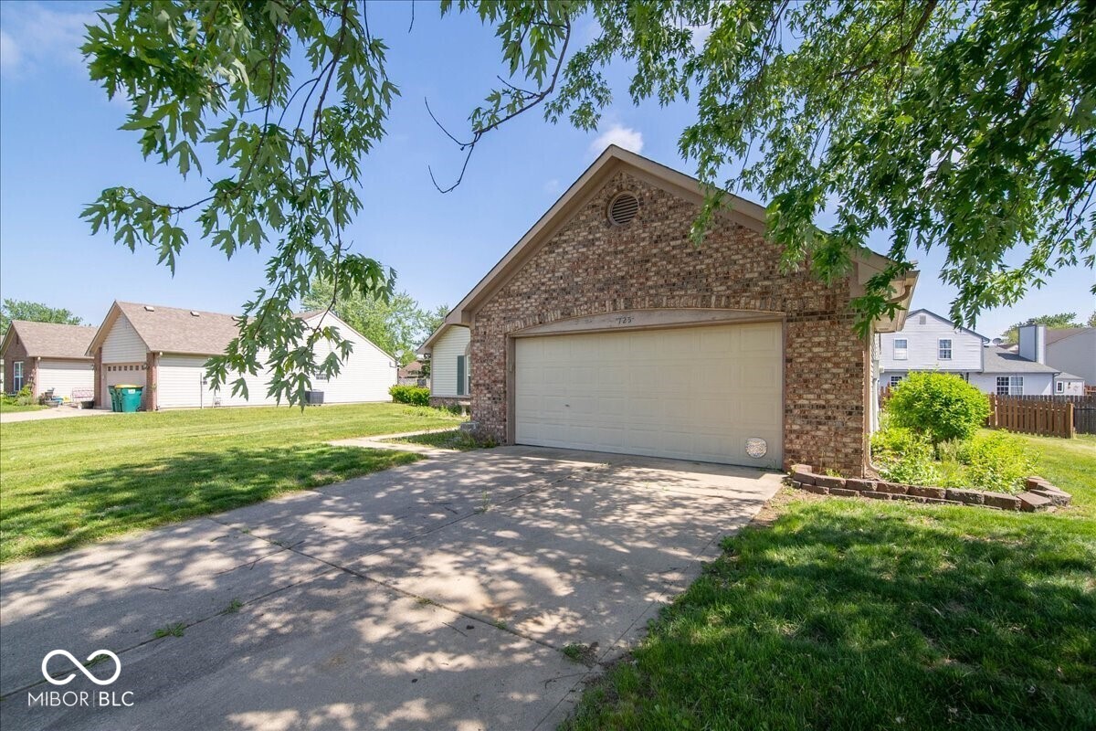 725 Lake Shore Road Franklin, IN 46131 - Photo 2 of 25 Gallery Image 2