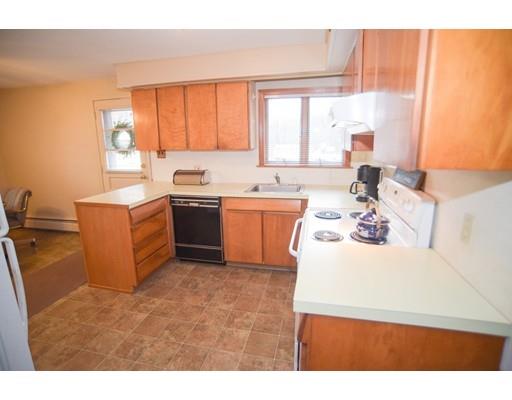 35 Roland Street Holyoke, MA 01040 - Photo 4 of 30 Gallery Image 4