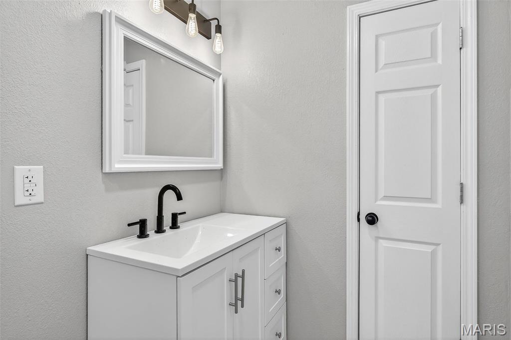 9532 Berry Road Bonne Terre, MO 63628 - Photo 22 of 66