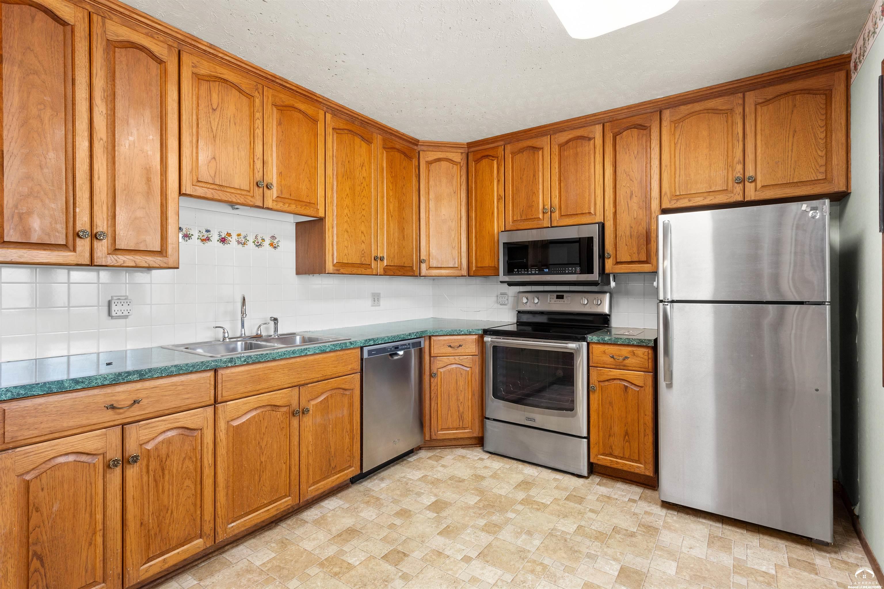 2737 Alabama Street Lawrence, KS 66046 - Photo 8 of 22