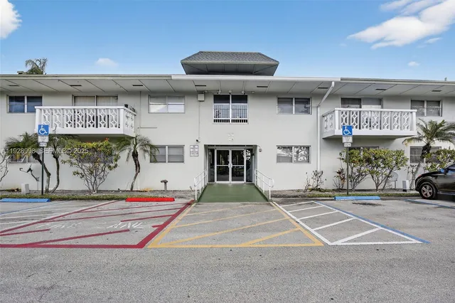 $174,000 | 4200 Northwest 3rd Court, Unit 141, Plantation, FL 33317