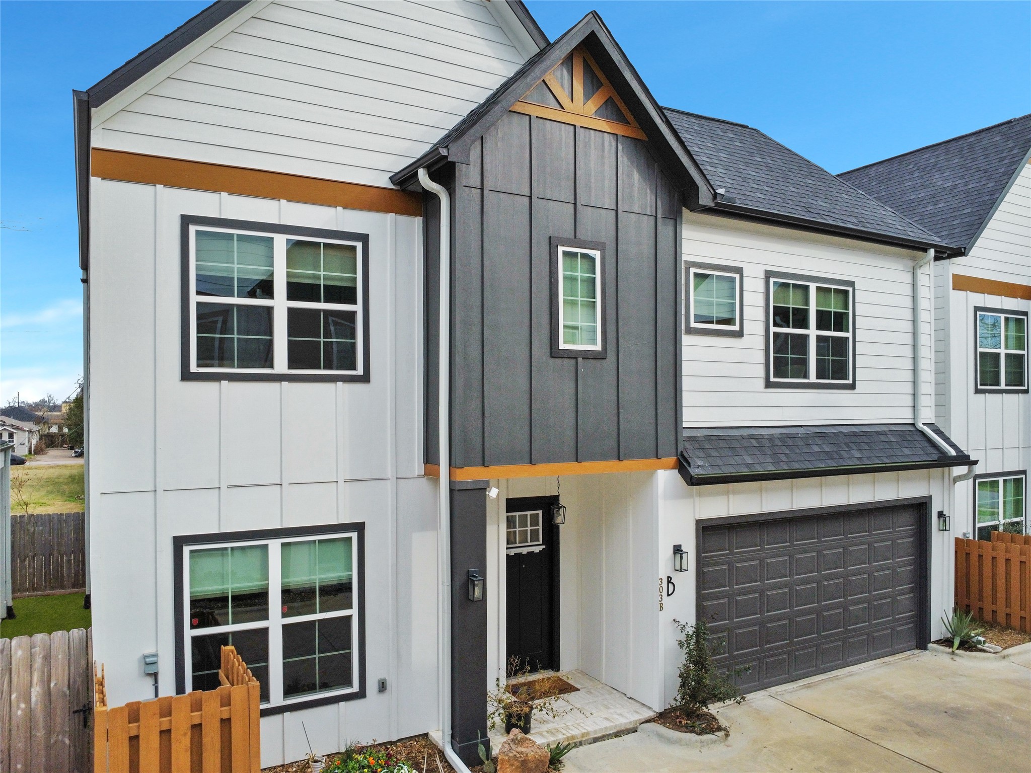 303 Blueberry Street, Unit B Houston, TX 77018 - Photo 2 of 39