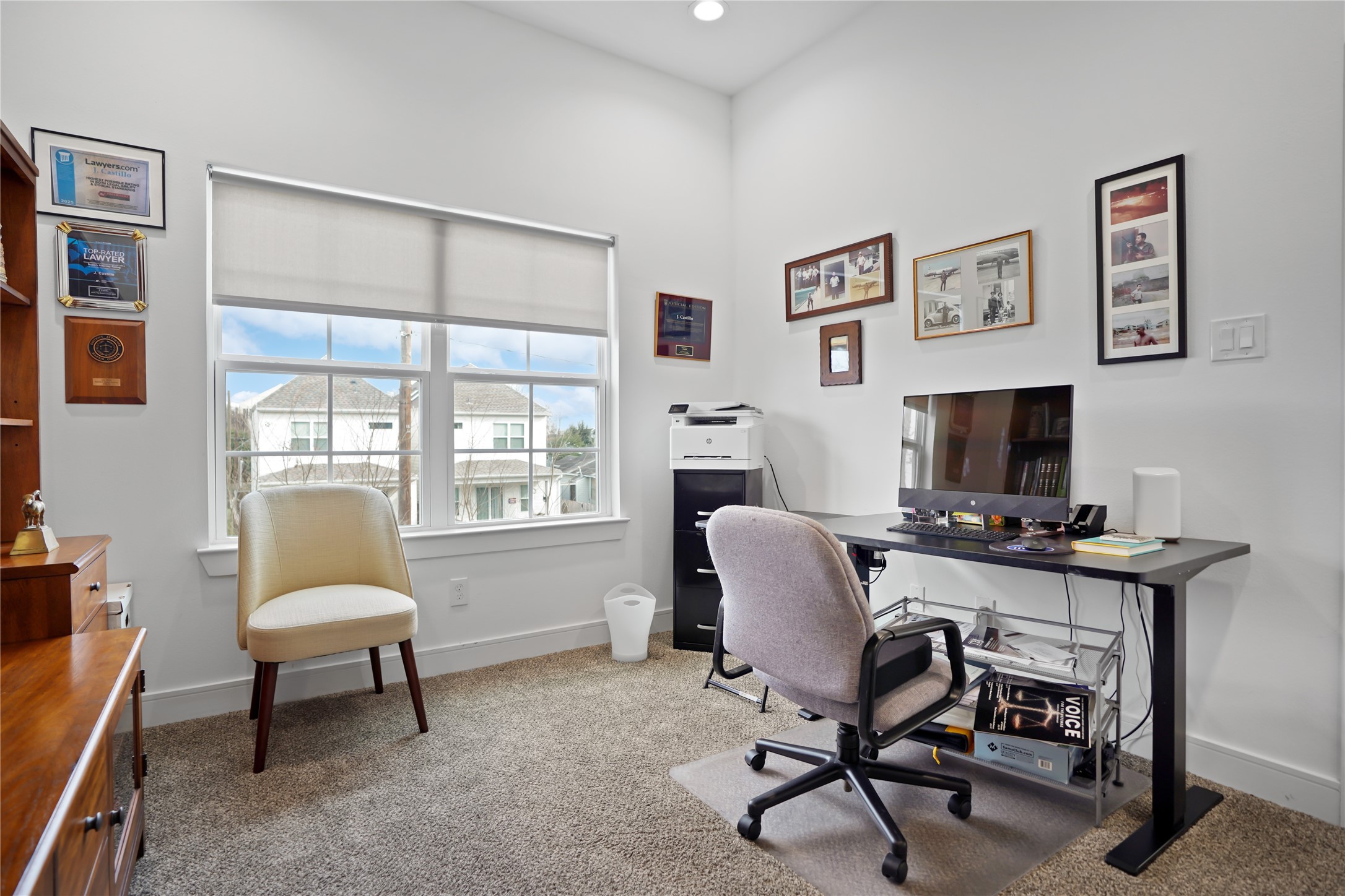 303 Blueberry Street, Unit B Houston, TX 77018 - Photo 30 of 39 a workspace with furniture and a window