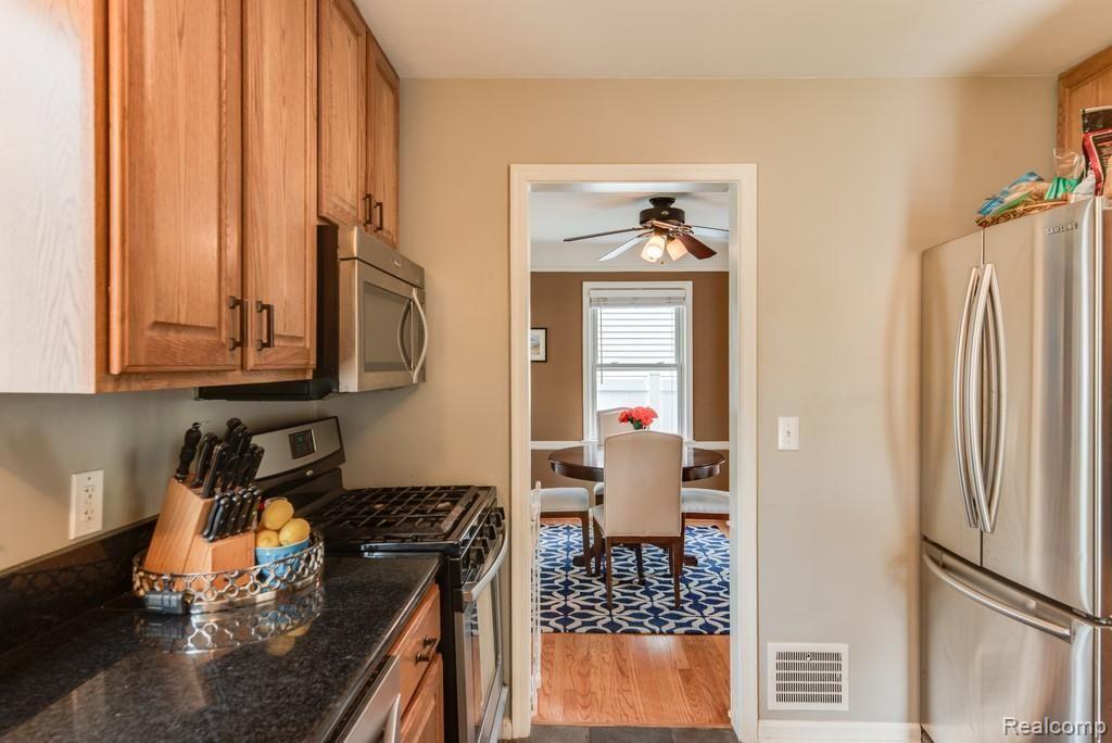 2119 Harvard Road Berkley, MI 48072 - Photo 5 of 29