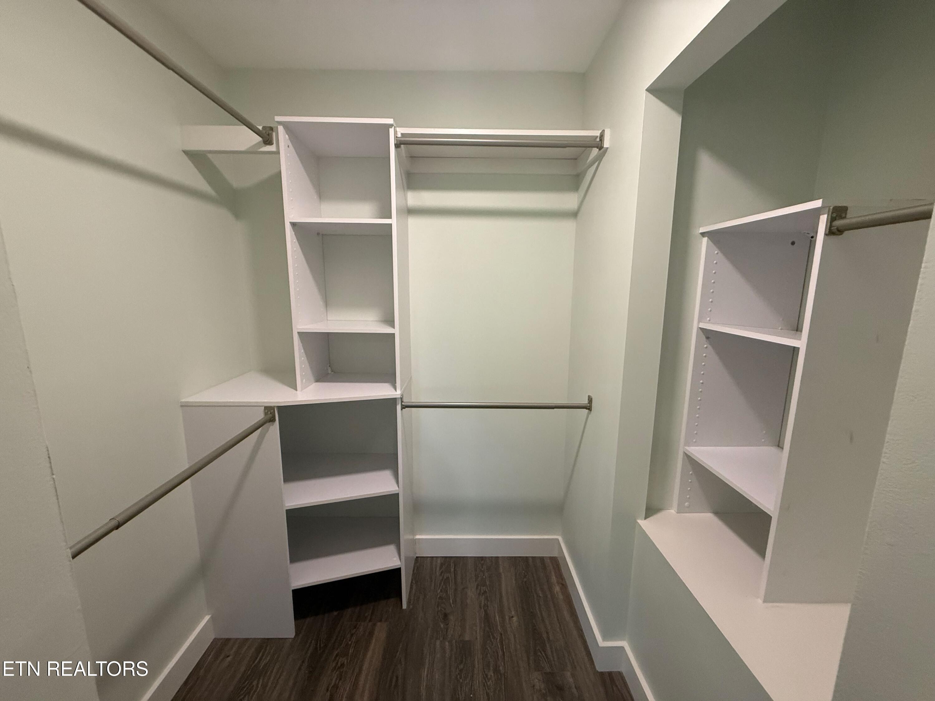 924 Lester Road Knoxville, TN 37920 - Photo 20 of 30 13. master closet