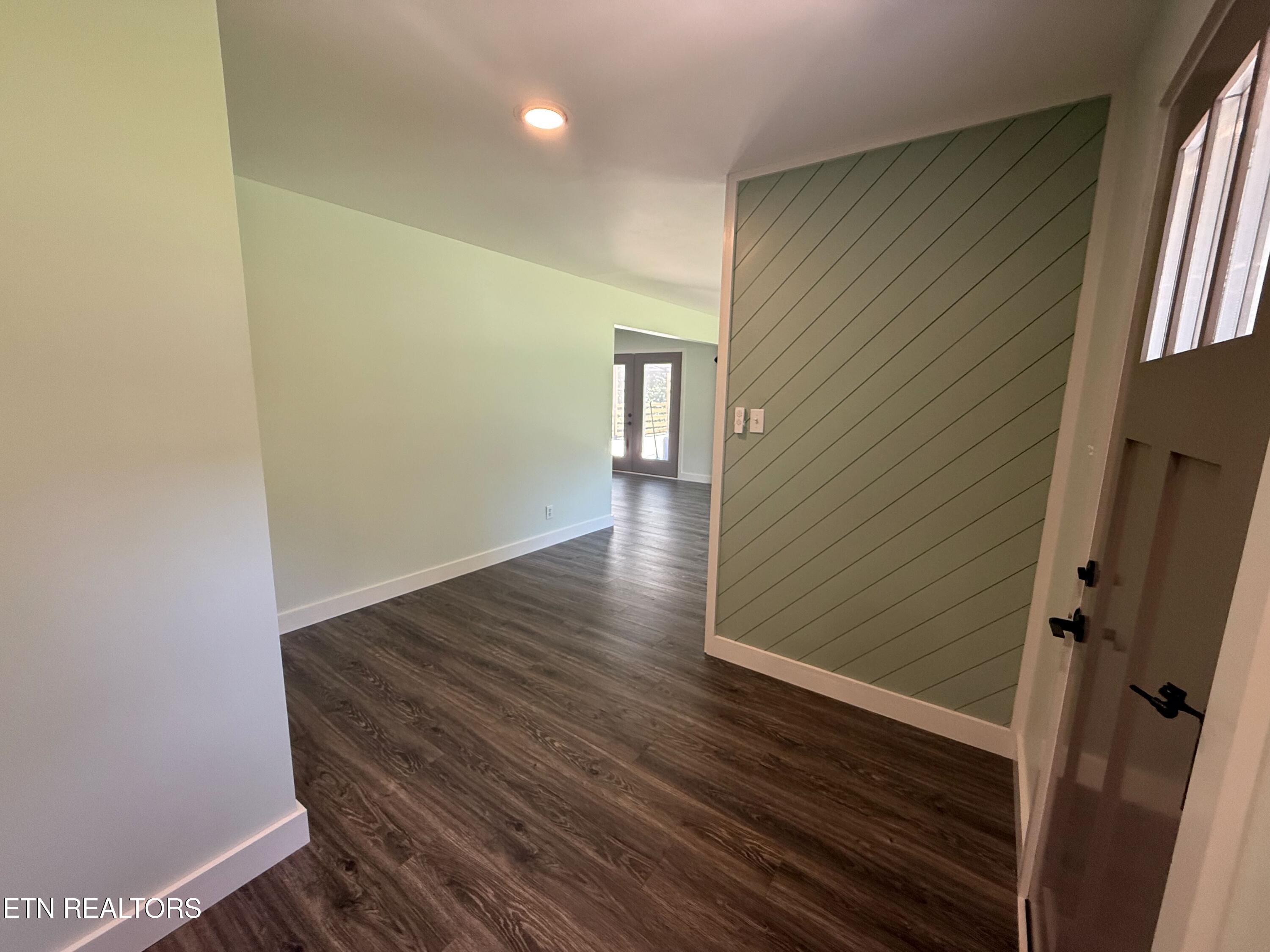 924 Lester Road Knoxville, TN 37920 - Photo 2 of 30 2. looking right from front door