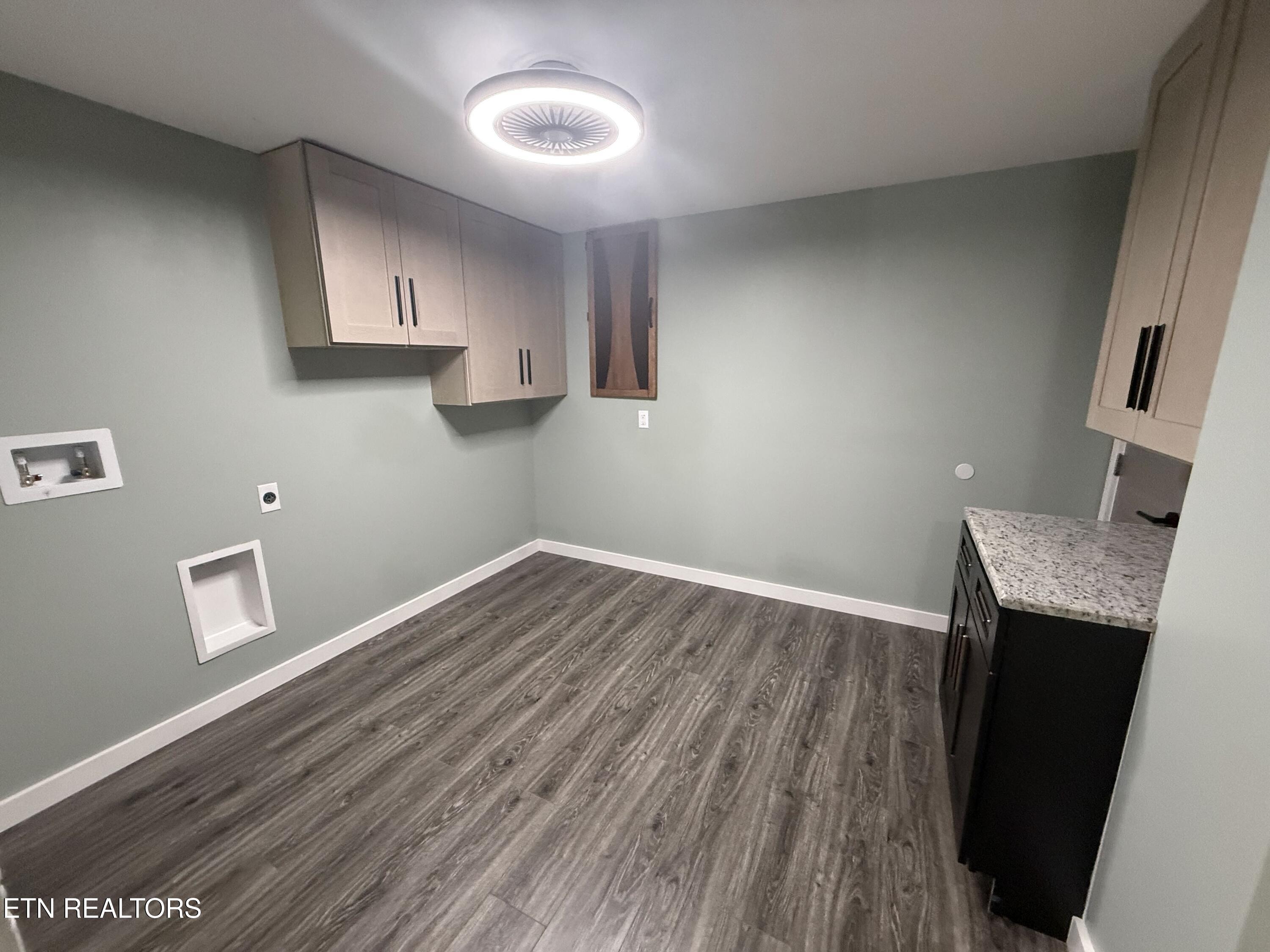 924 Lester Road Knoxville, TN 37920 - Photo 26 of 30 33. laundry room