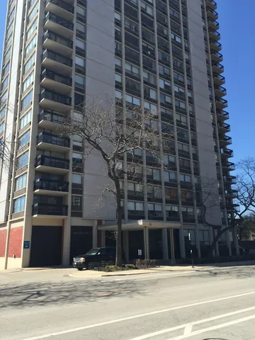 $2,150 | 1355 North Sandburg Terrace, Unit 1903, Chicago, IL 60610