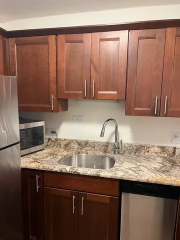 $2,150 | 1355 North Sandburg Terrace, Unit 1903, Chicago, IL 60610