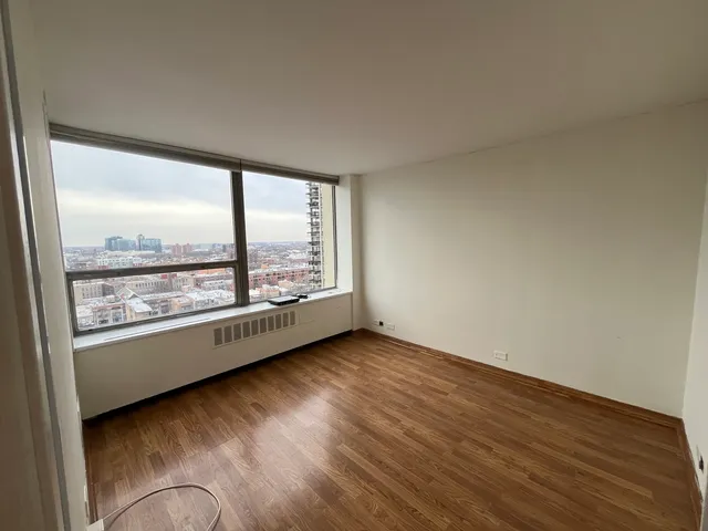 $2,150 | 1355 North Sandburg Terrace, Unit 1903, Chicago, IL 60610