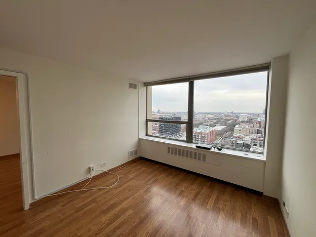 $2,150 | 1355 North Sandburg Terrace, Unit 1903, Chicago, IL 60610
