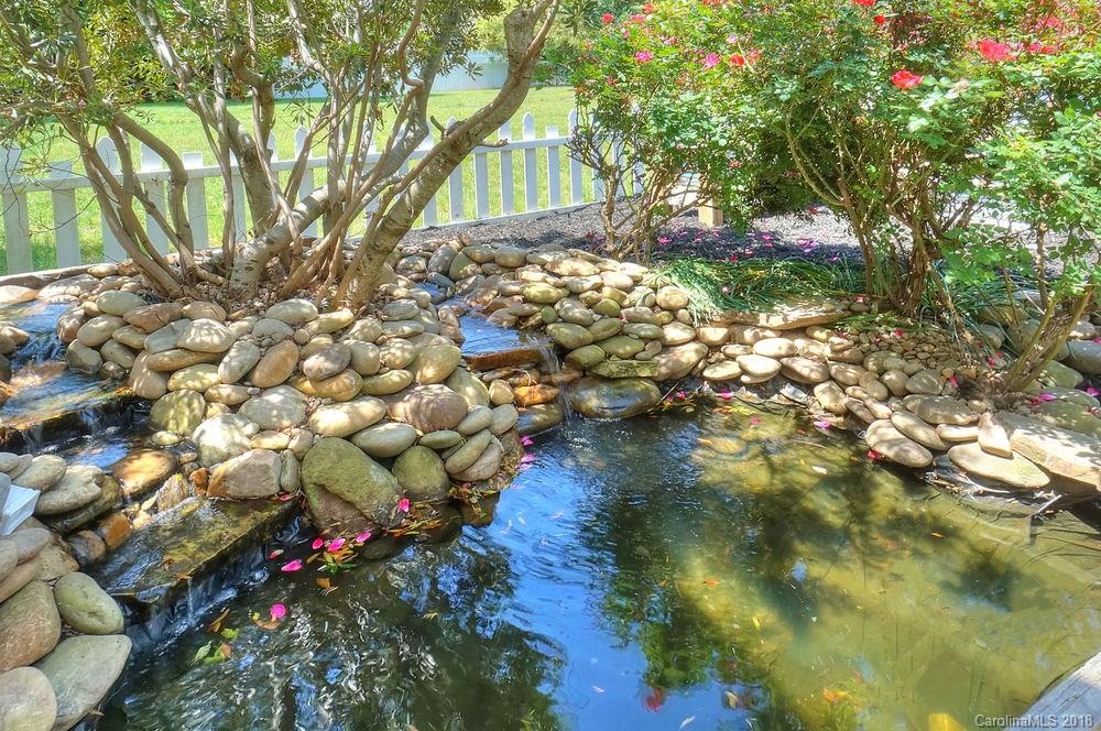 8117 Strandhill Road Huntersville, NC 28078 - Photo 26 of 36 a backyard of a house