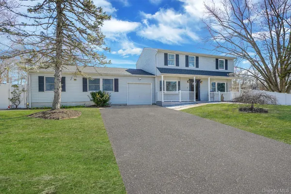 $725,000 | 3 Heather Court, Centereach, NY 11720