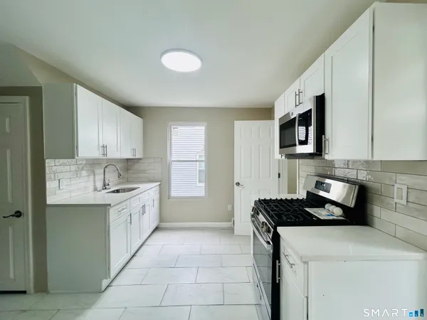$1,800 | 203 East Main Street, Middletown, CT 06457