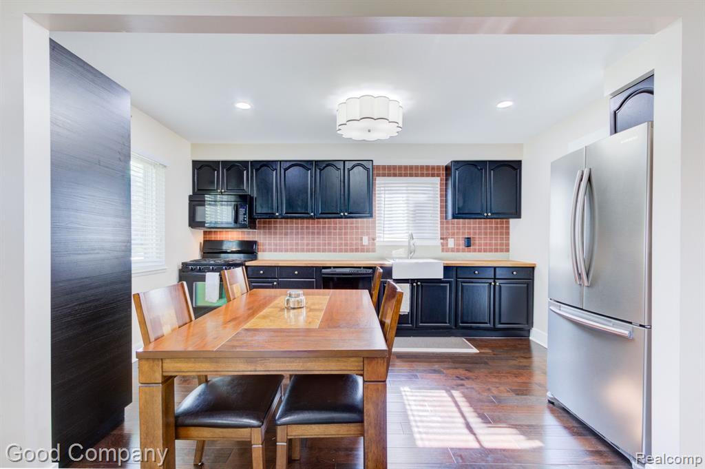 2329 Columbia Road Berkley, MI 48072 - Photo 8 of 40