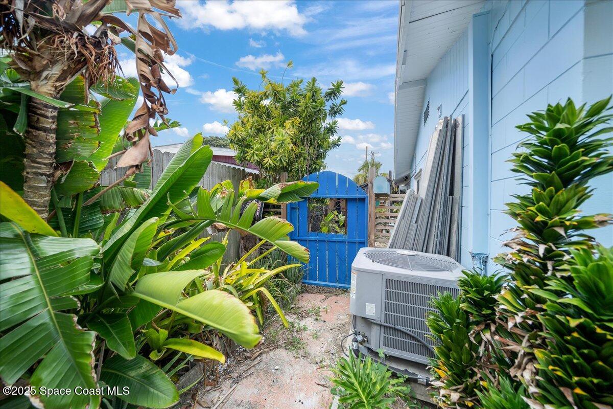 1405 Fiddler Avenue Merritt Island, FL 32952 - Photo 29 of 43 a backyard of a house with lots of green space