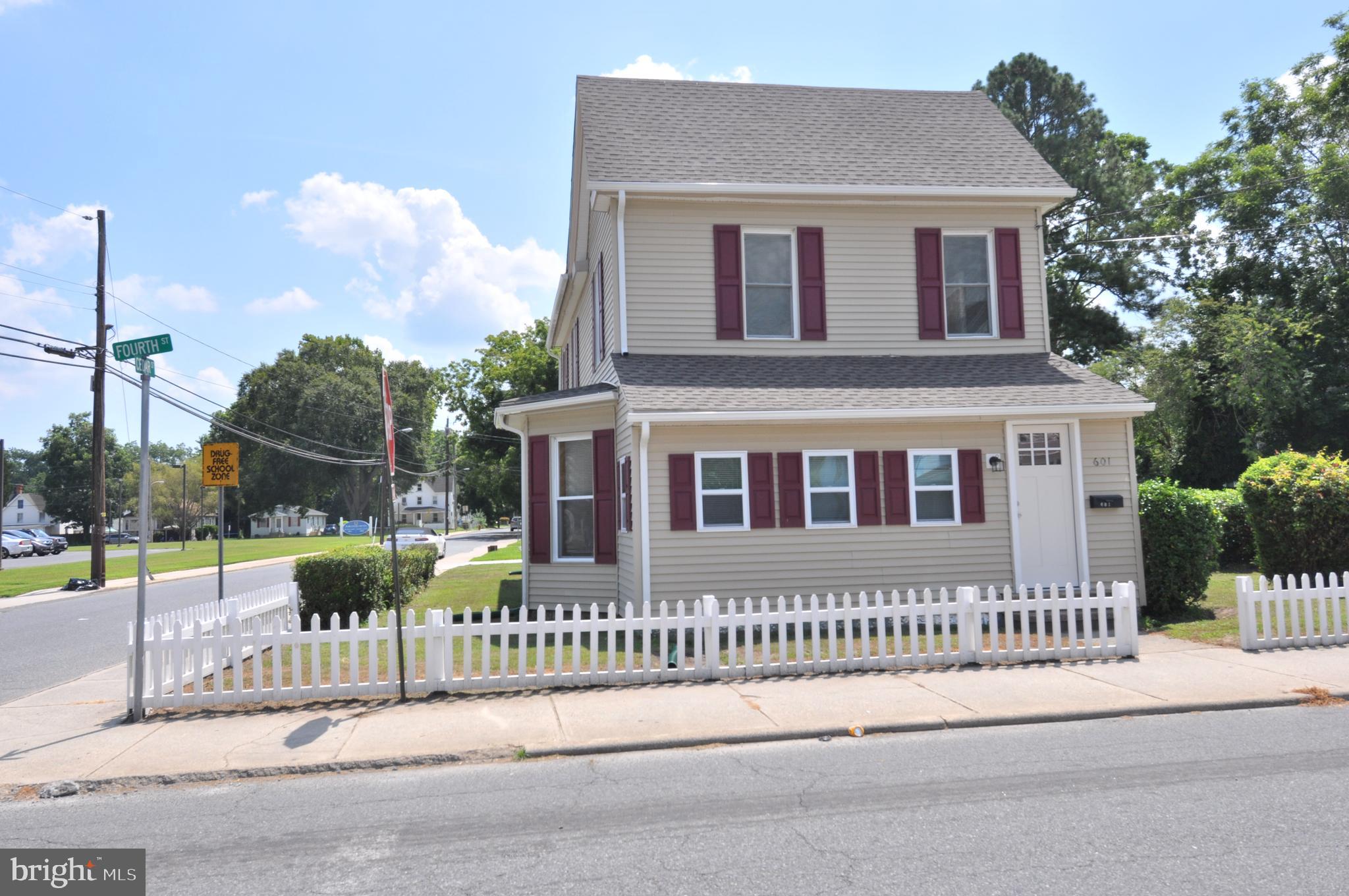 601 4th Street Pocomoke City, MD 21851 - Photo 3 of 35 a front view of a house with a fence