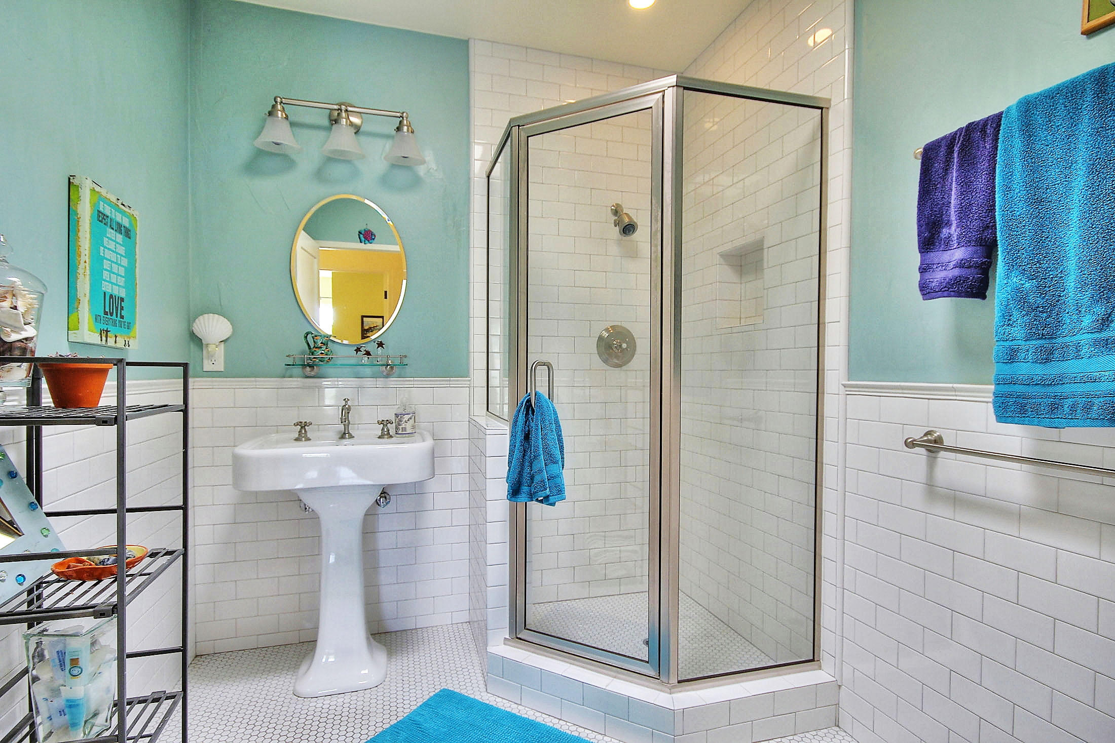 3820 Lincoln Road Santa Barbara, CA 93110 - Photo 18 of 25 Main Bathroom
