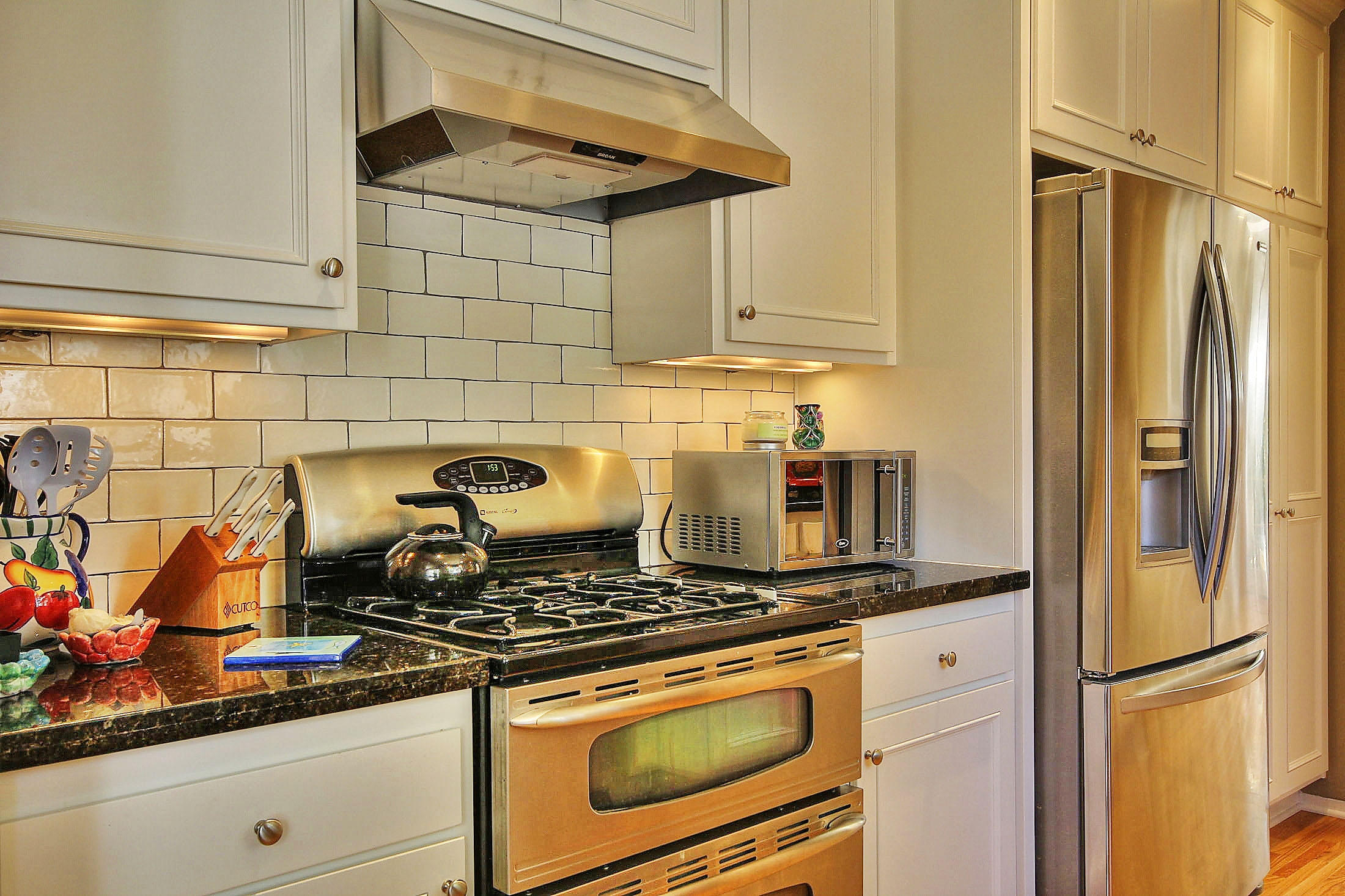 3820 Lincoln Road Santa Barbara, CA 93110 - Photo 6 of 25 Kitchen with Stainless Steel Appliances