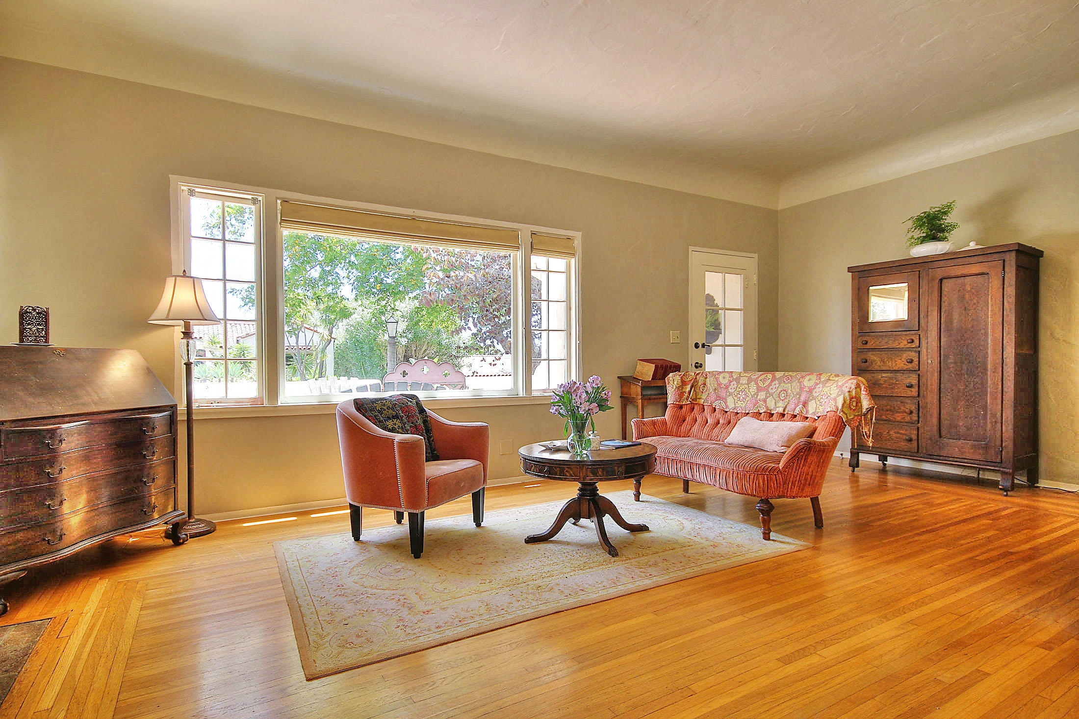3820 Lincoln Road Santa Barbara, CA 93110 - Photo 9 of 25 Living Room toward Front Yard