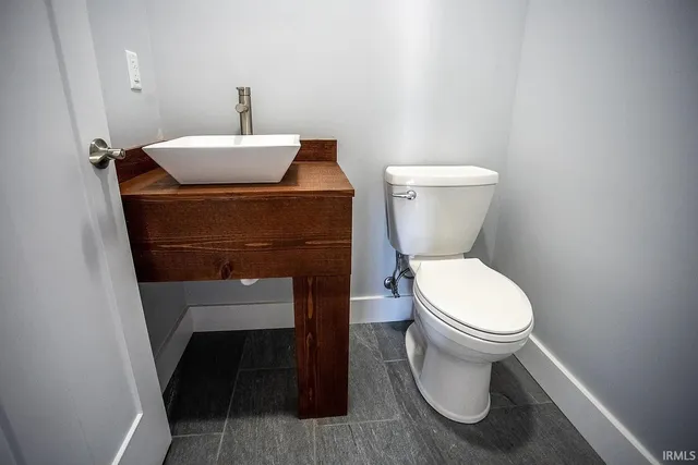 $389,000 | 4 East Cedar Rdg Lane, Bloomfield, IN 47424