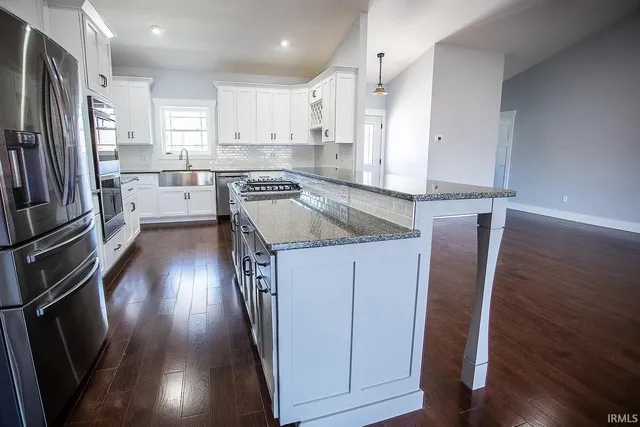 $389,000 | 4 East Cedar Rdg Lane, Bloomfield, IN 47424