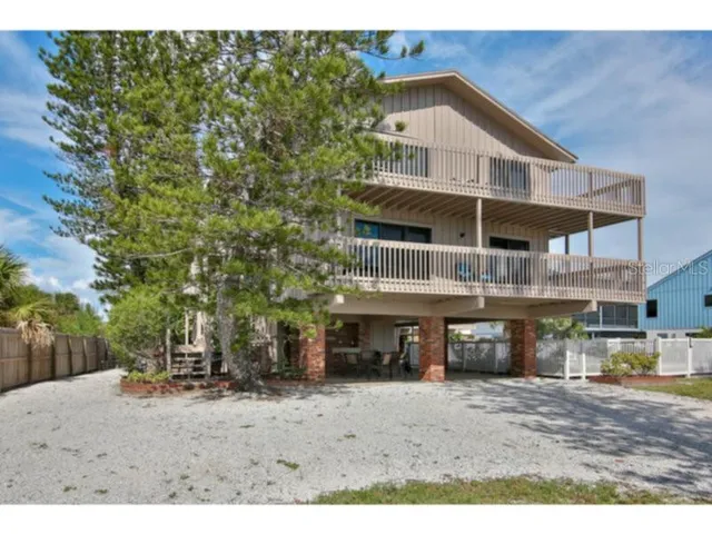 $7,500 | 460 Beach Road, Unit A1, Sarasota, FL 34242