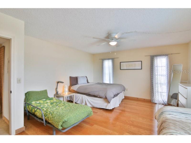 460 Beach Road, Unit A1 Sarasota, FL 34242 - Photo 13 of 15