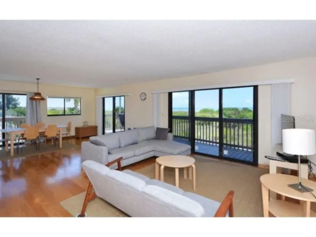 $7,500 | 460 Beach Road, Unit A1, Sarasota, FL 34242