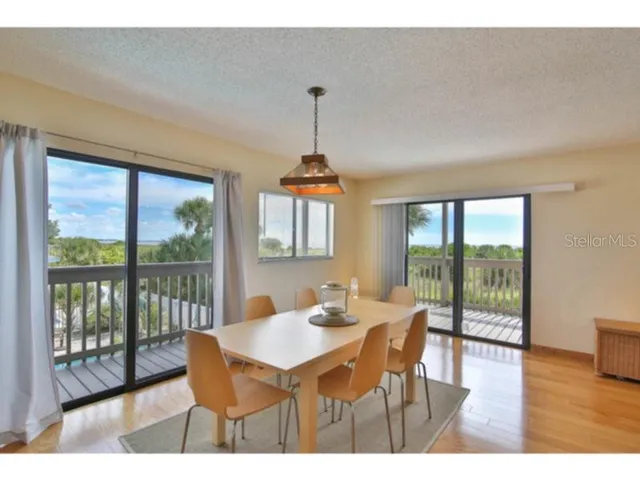 $7,500 | 460 Beach Road, Unit A1, Sarasota, FL 34242