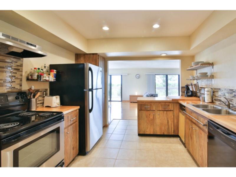 460 Beach Road, Unit A1 Sarasota, FL 34242 - Photo 9 of 15