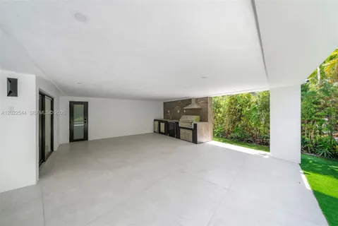 $8,950,000 | 900 Northeast 75th Street, Miami, FL 33138