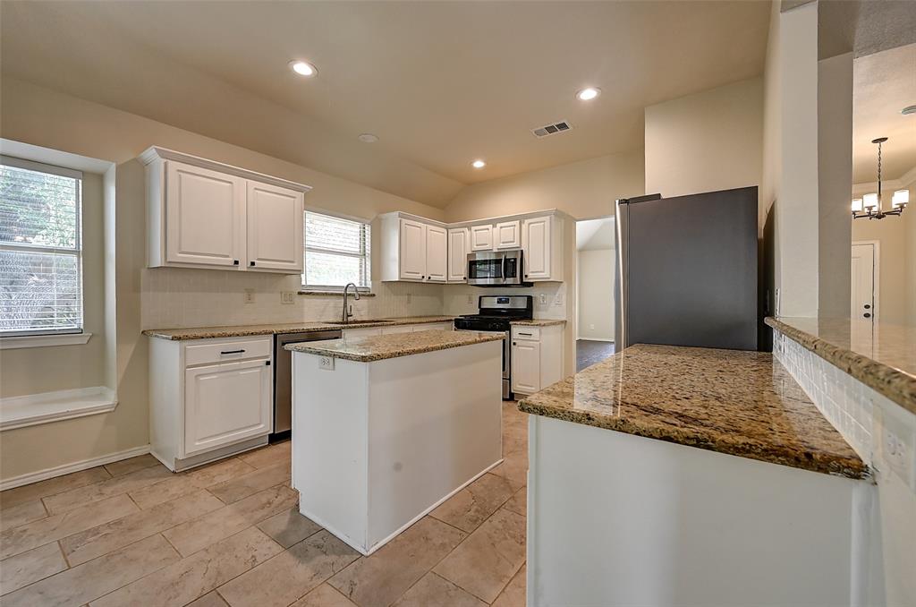 1508 Sandy Ridge Drive McKinney, TX 75069 - Photo 9 of 40