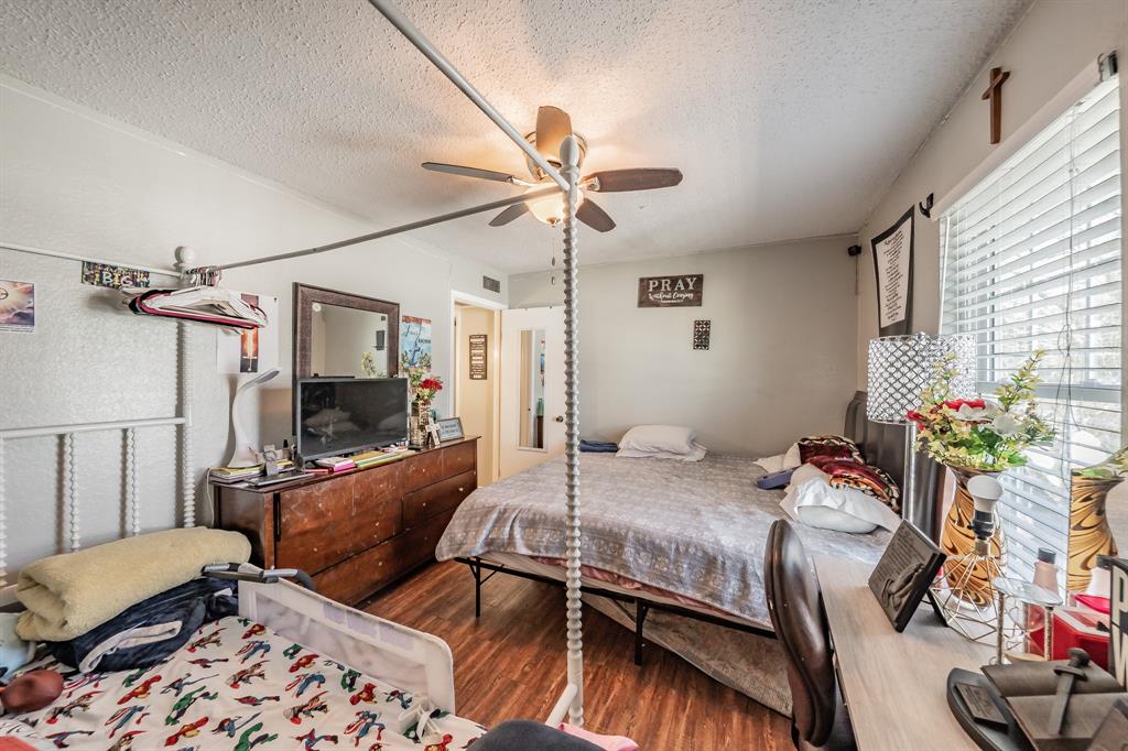 623 Ridgeline Drive Hurst, TX 76053 - Photo 17 of 29 a bedroom with furniture and a chair