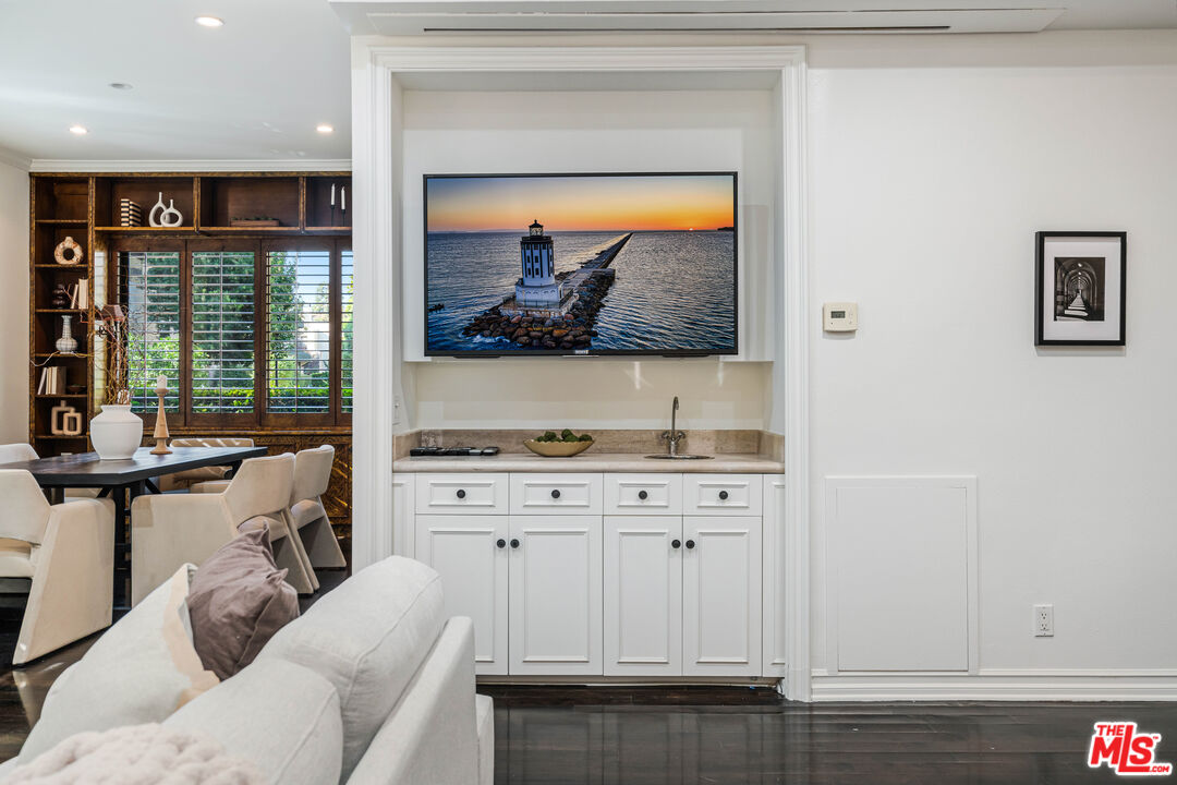 2327 Century Hill Los Angeles, CA 90067 - Photo 11 of 43