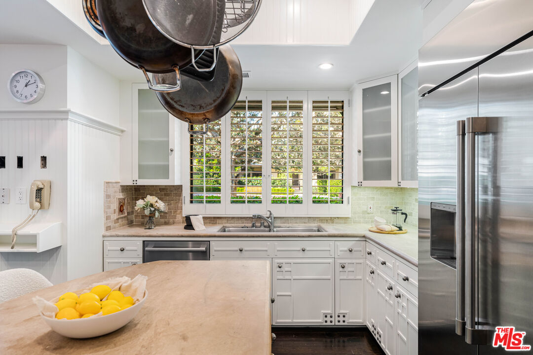 2327 Century Hill Los Angeles, CA 90067 - Photo 13 of 43