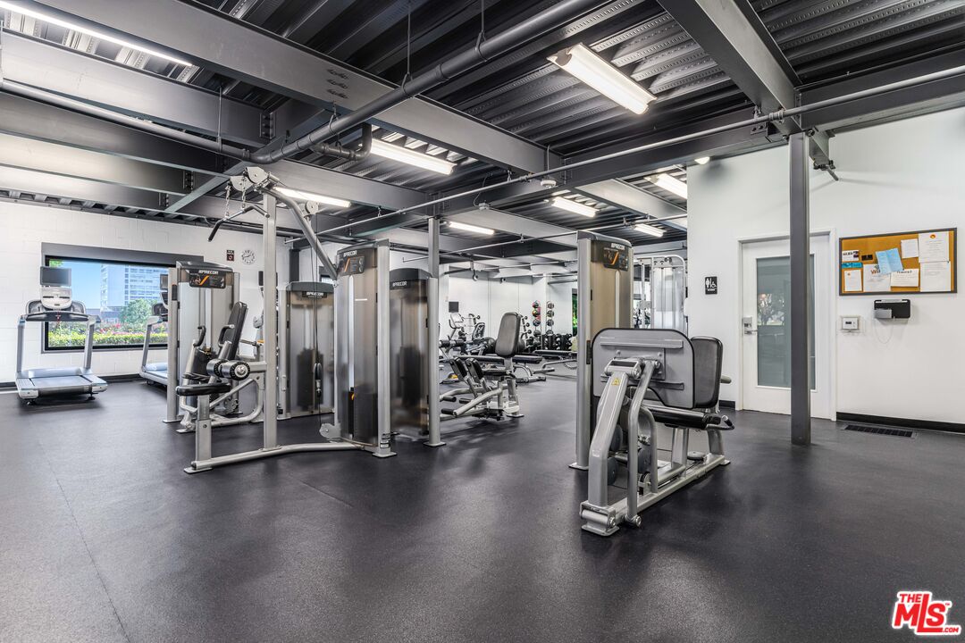 2327 Century Hill Los Angeles, CA 90067 - Photo 38 of 43