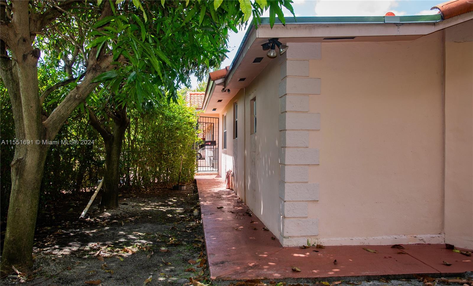 6005 Southwest 22nd Street Miami, FL 33155 - Photo 7 of 36 a view of small space