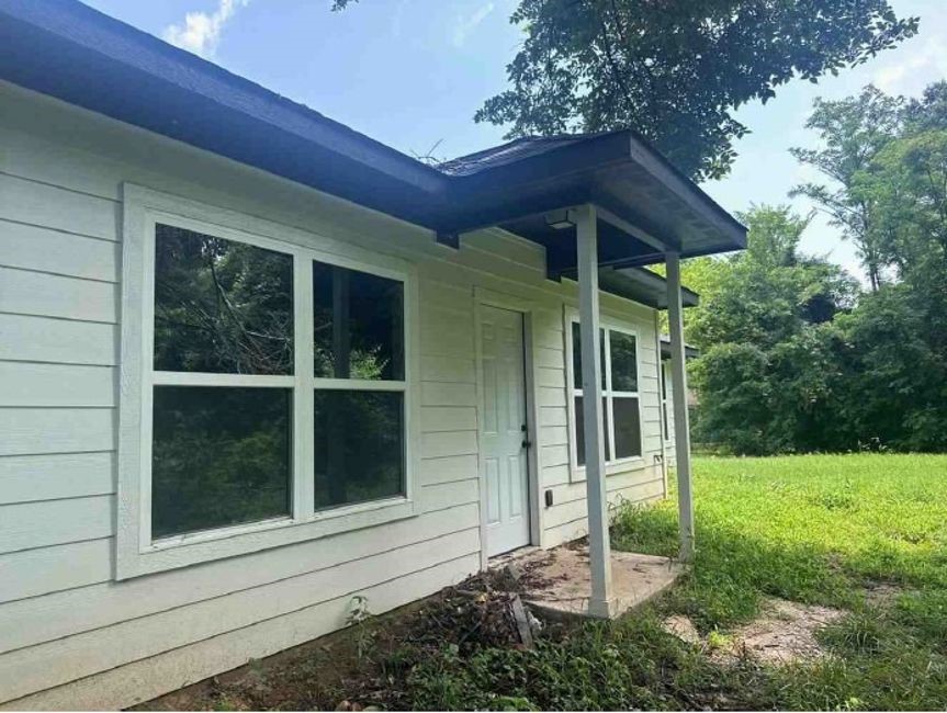 1108 East 8th Street Mount Pleasant, TX 75455 - Photo 2 of 8 a backyard of a house with table and chairs
