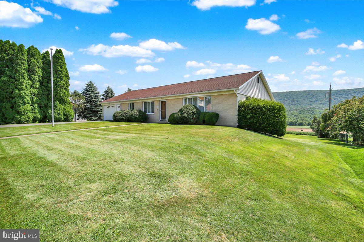 109 West Maple Street Valley View, PA 17983 - Photo 3 of 43 Gallery Image 3