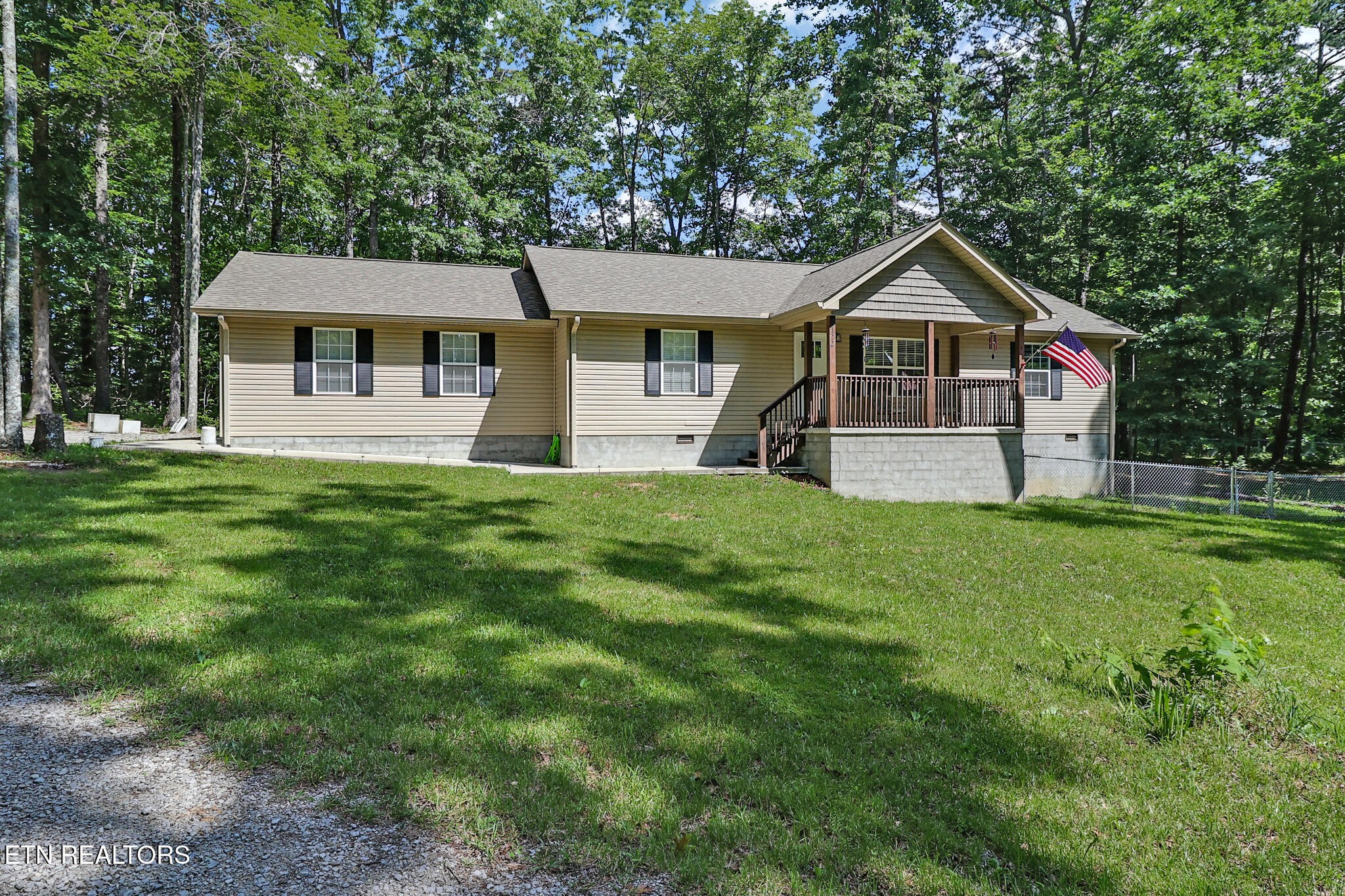 122 Jay Loop Jamestown, TN 38556 - Photo 3 of 29