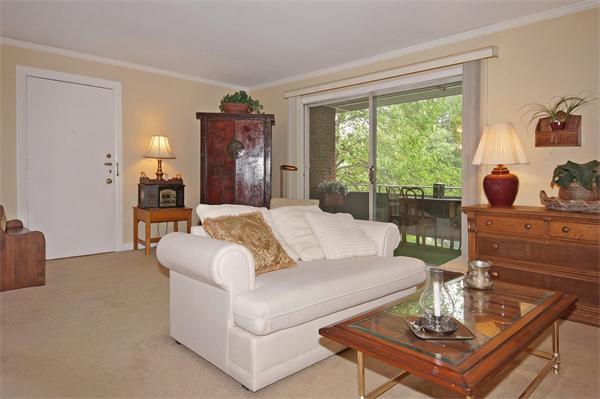 55 Jacqueline Road, Unit 9 Waltham, MA 02452 - Photo 4 of 13 Gallery Image 4