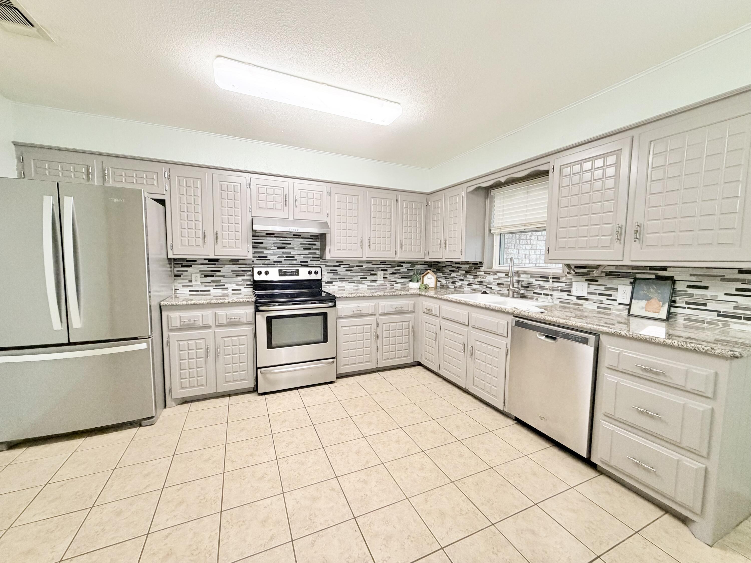 2005 Tech Drive Levelland, TX 79336 - Photo 10 of 29 IMG_1912