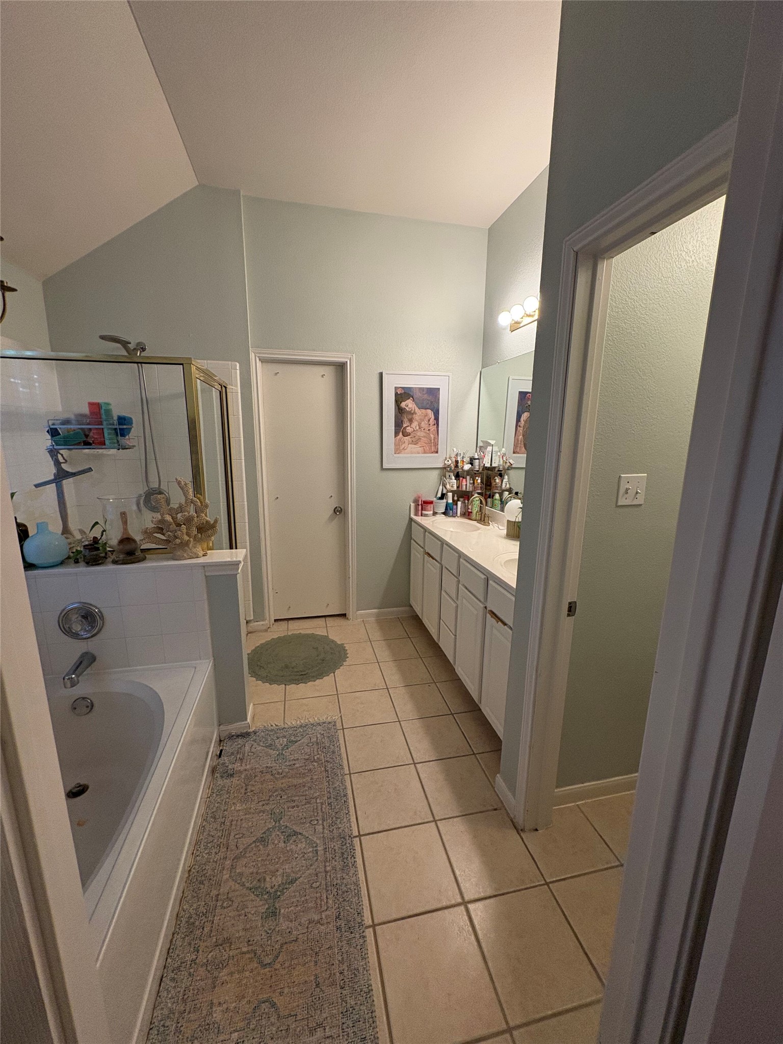 432 Hanover Court Georgetown, TX 78633 - Photo 7 of 14 a bathroom with a sink a toilet and shower