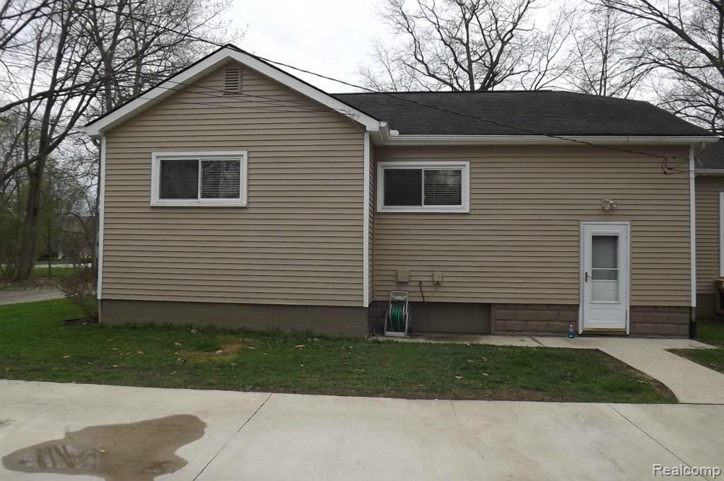 8994 Lake Road Grosse Ile, MI 48138 - Photo 5 of 31 Gallery Image 5